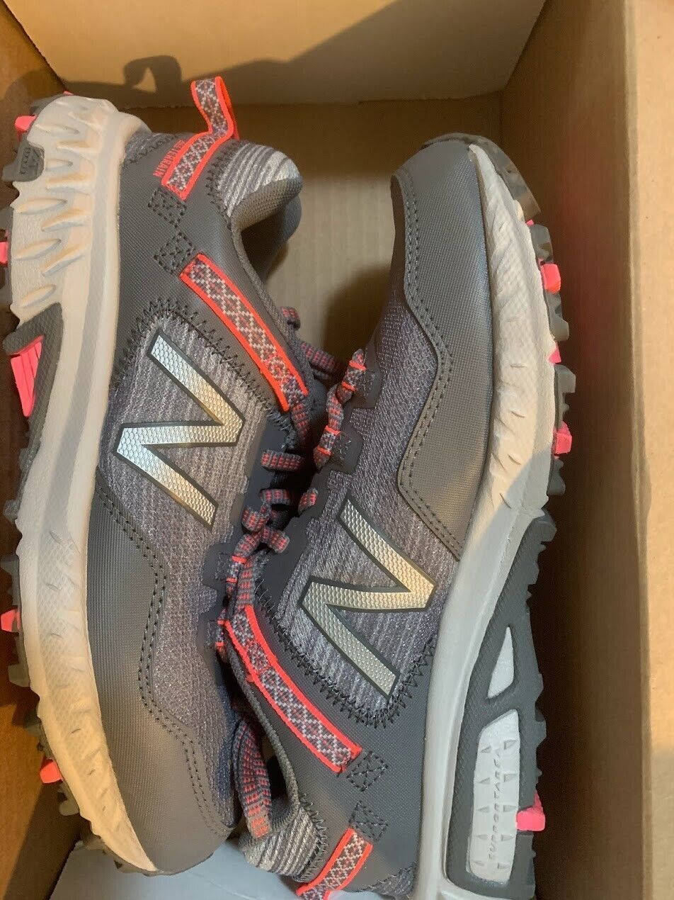 Size 6.5- New Balance Women's 410 V 6 Trail Running Shoes