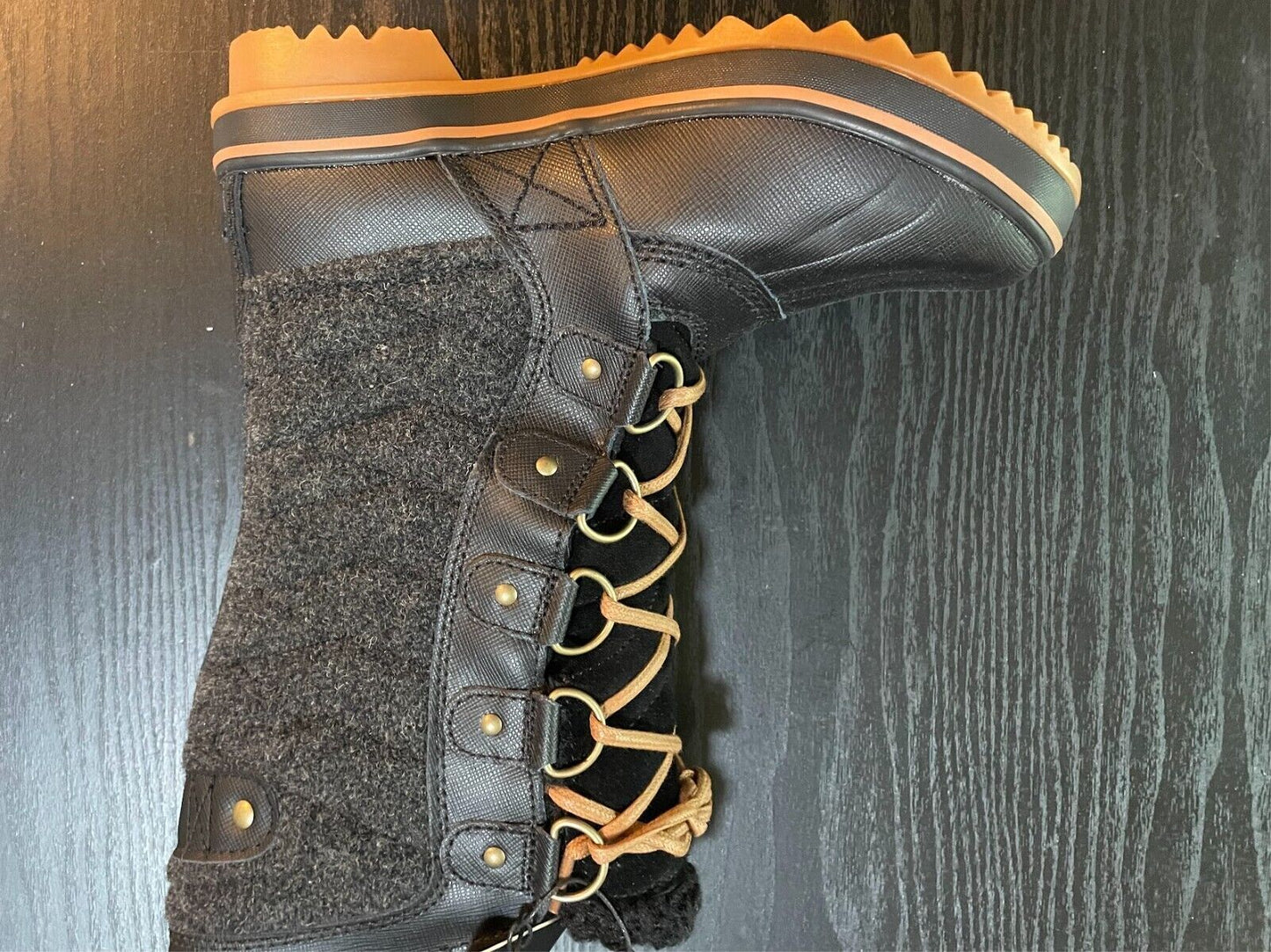 Women's Sorel Tofino-black, gum (Size 5)